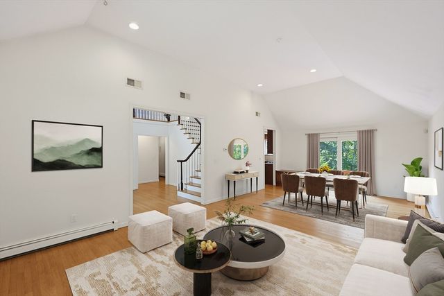 250 Palisades Cir, Stoughton, MA 02072