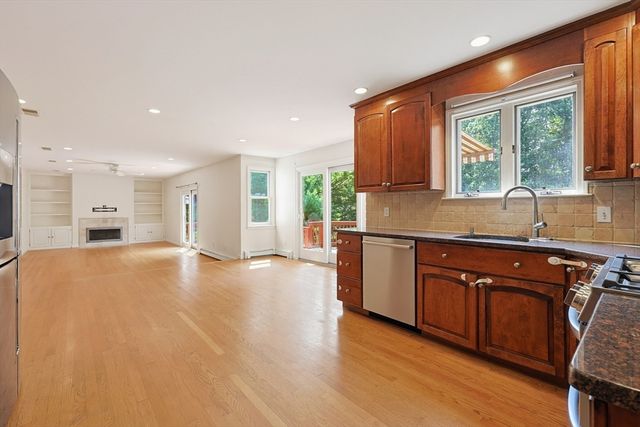 250 Palisades Cir, Stoughton, MA 02072