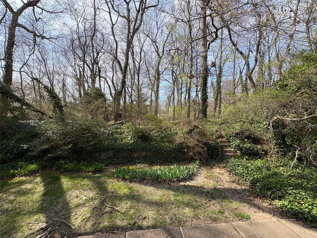 15 Stern Court, Huntington Station, NY 11746