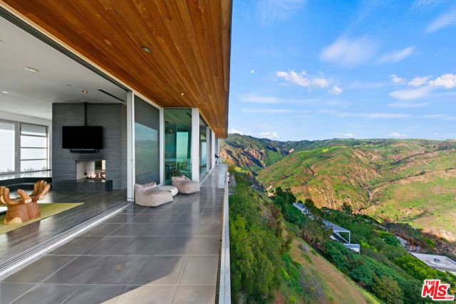 21766 Azurelee Drive, Malibu, CA 90265