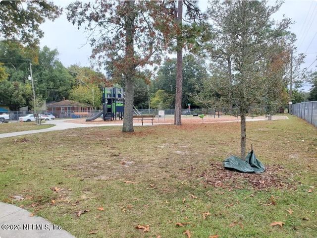 905 ETHAN ALLEN Street, Jacksonville, FL 32208