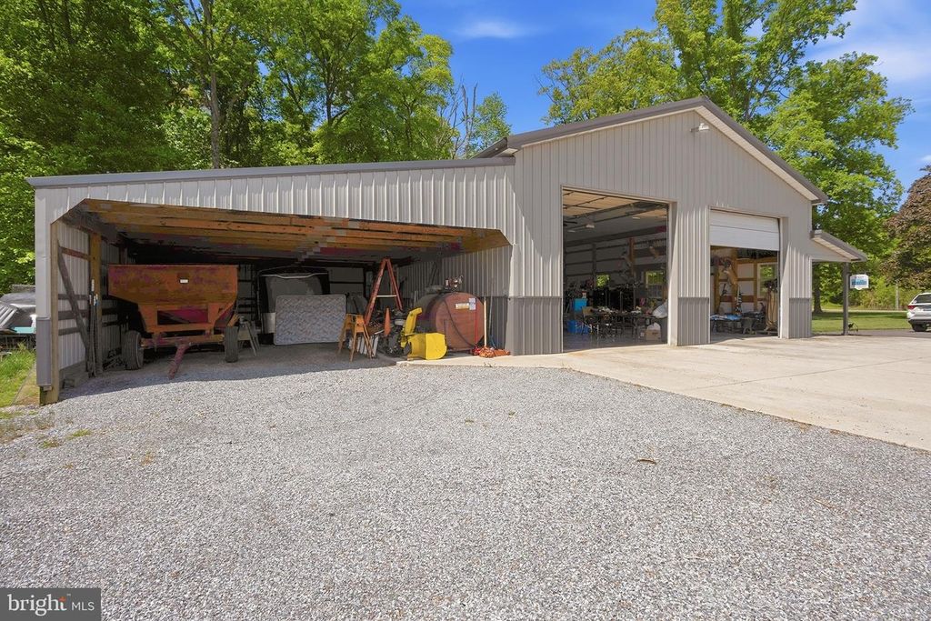 Image 9 of property listing at 34203 CYPRESS RD, Millington, MD 21651