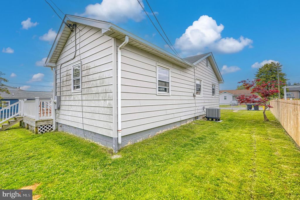 Image 9 of property listing at 111 DIHEDRAL DR, Baltimore, MD 21220