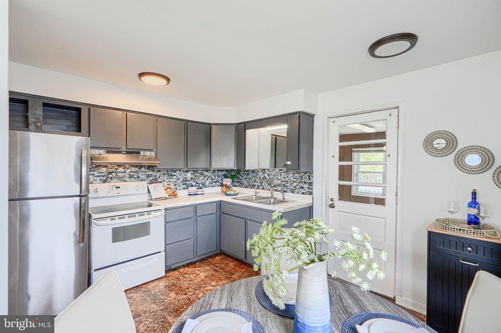 Image 23 of property listing at 111 DIHEDRAL DR, Baltimore, MD 21220