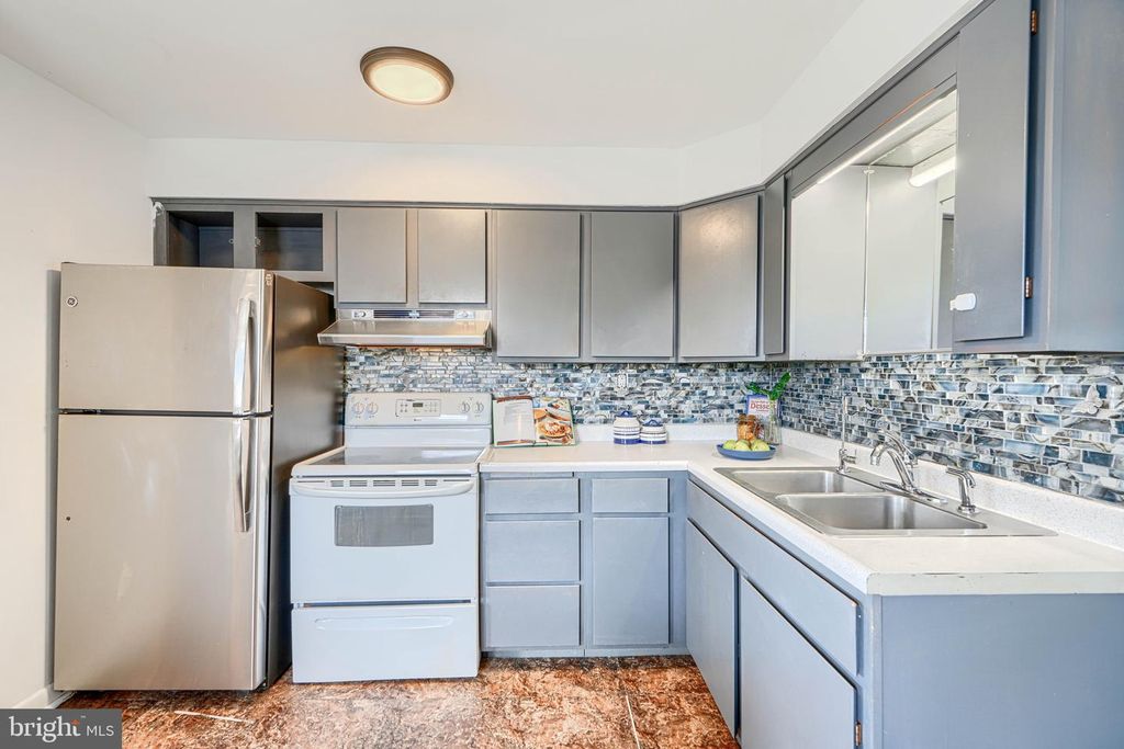 Image 25 of property listing at 111 DIHEDRAL DR, Baltimore, MD 21220