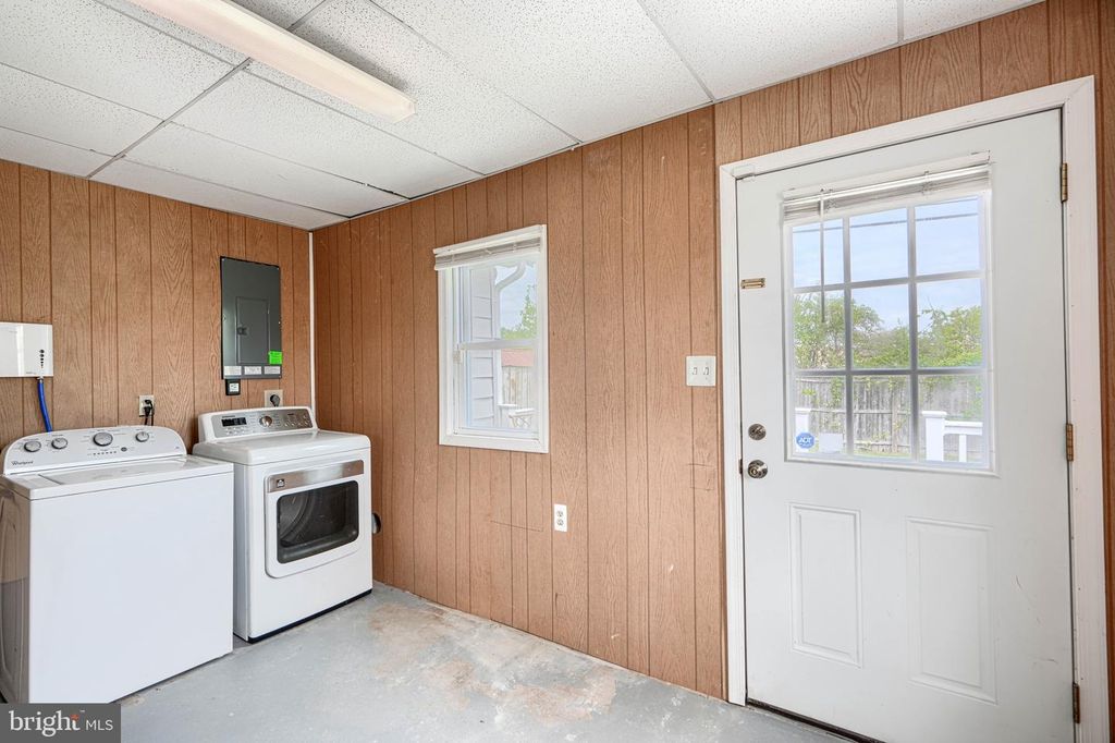 Image 28 of property listing at 111 DIHEDRAL DR, Baltimore, MD 21220