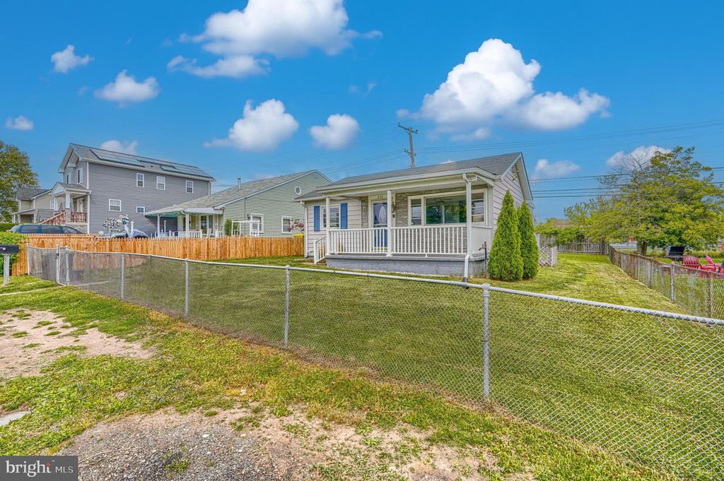 Image 3 of property listing at 111 DIHEDRAL DR, Baltimore, MD 21220