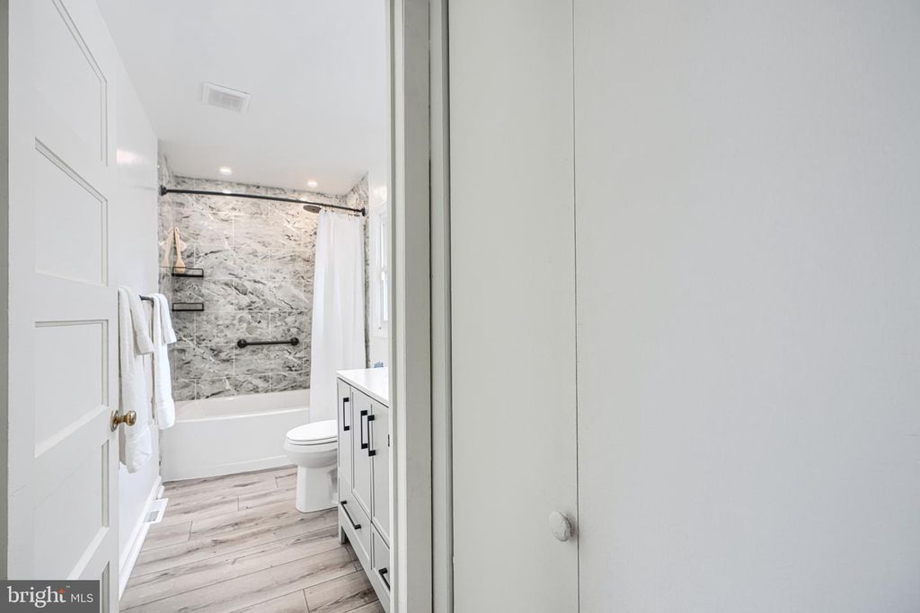 Image 41 of property listing at 111 DIHEDRAL DR, Baltimore, MD 21220