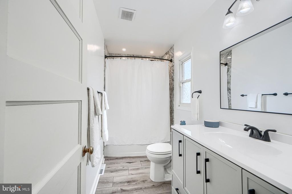 Image 43 of property listing at 111 DIHEDRAL DR, Baltimore, MD 21220