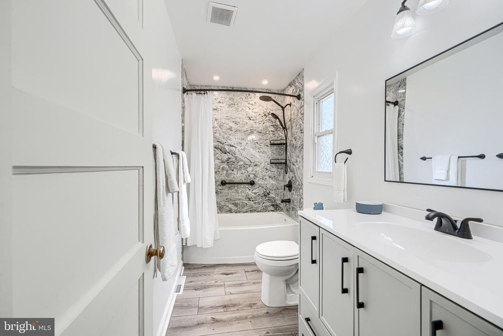 Image 44 of property listing at 111 DIHEDRAL DR, Baltimore, MD 21220