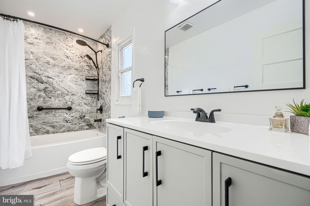 Image 45 of property listing at 111 DIHEDRAL DR, Baltimore, MD 21220