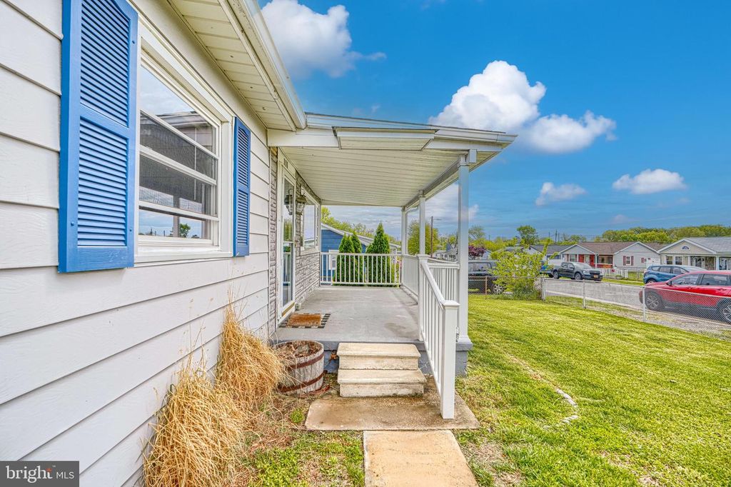Image 5 of property listing at 111 DIHEDRAL DR, Baltimore, MD 21220