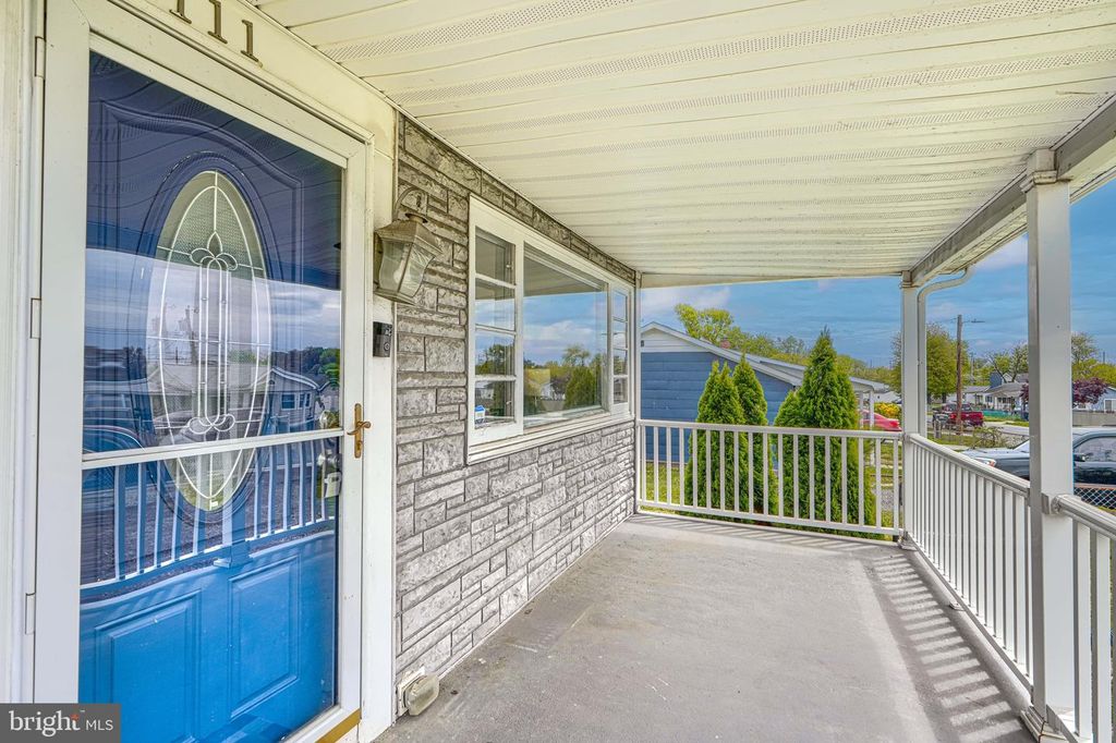 Image 6 of property listing at 111 DIHEDRAL DR, Baltimore, MD 21220