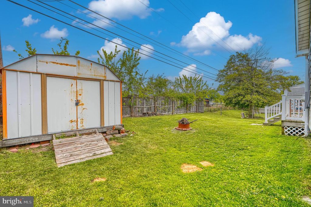 Image 8 of property listing at 111 DIHEDRAL DR, Baltimore, MD 21220