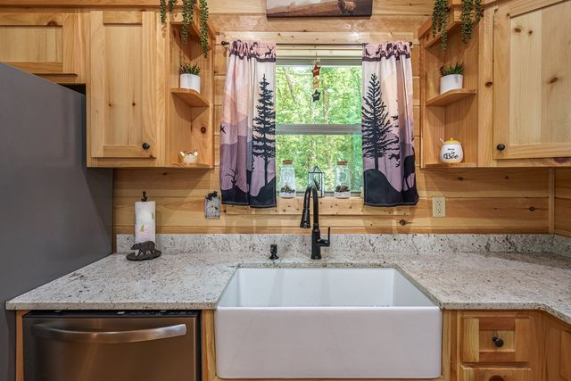 297 Summitt Lane, Murphy, NC 28906