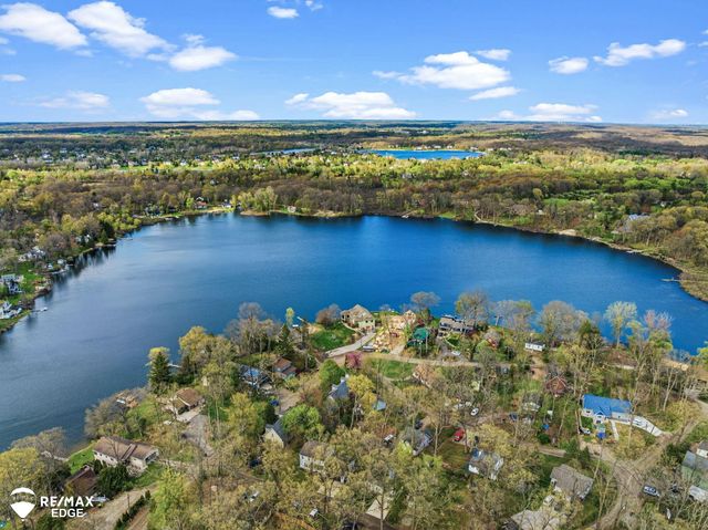 226 Woodbine Drive, Milford Twp, MI 48380