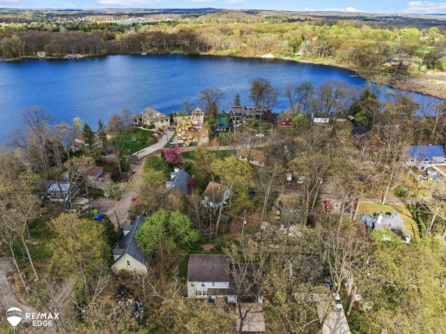 226 Woodbine Drive, Milford Twp, MI 48380