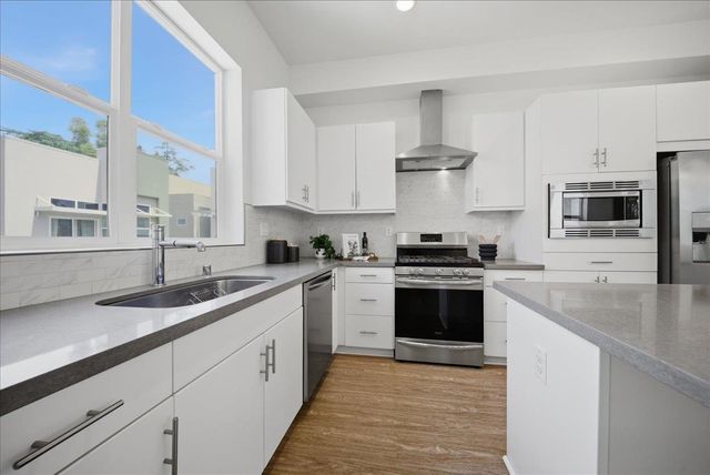 399 Midstream Ln, West Sacramento, CA 95605