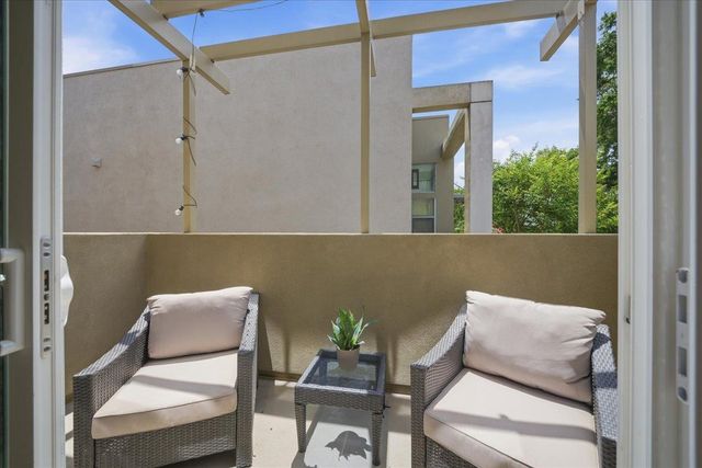 399 Midstream Ln, West Sacramento, CA 95605
