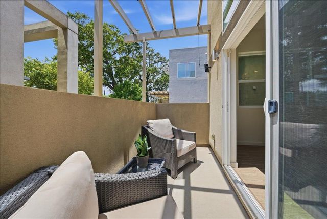 399 Midstream Ln, West Sacramento, CA 95605