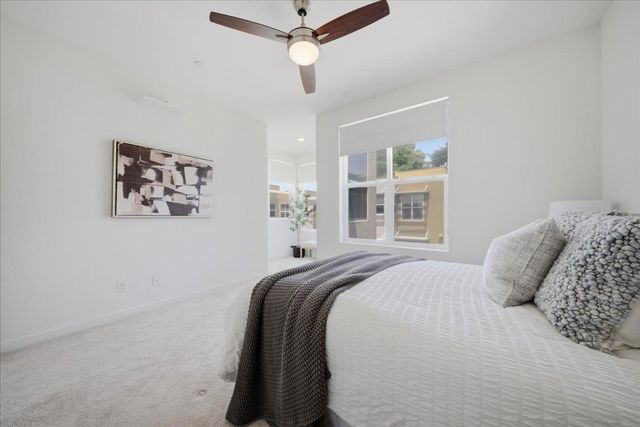 399 Midstream Ln, West Sacramento, CA 95605