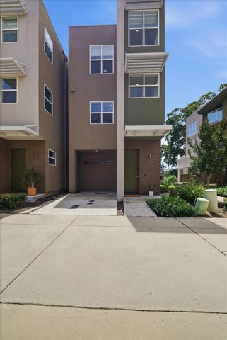 399 Midstream Ln, West Sacramento, CA 95605