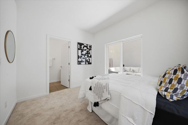 399 Midstream Ln, West Sacramento, CA 95605