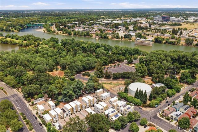 399 Midstream Ln, West Sacramento, CA 95605