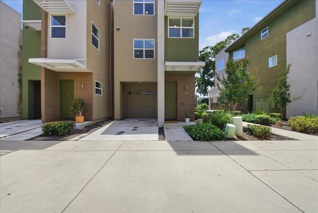 399 Midstream Ln, West Sacramento, CA 95605