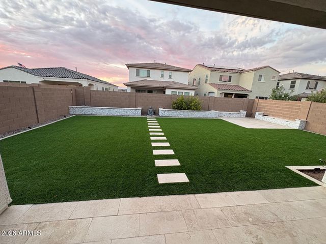 7710 W Crabapple Drive, Peoria, AZ 85383