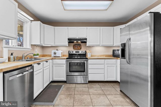 285 RED CLOUD RD, Lusby, MD 20657