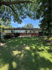 6426 Harvard Avenue, Raytown, MO 64133