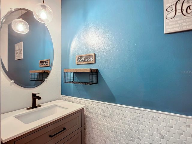 3231 HILLTOP CIRCLE, Bradenton, FL 34211