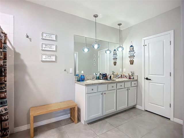 3231 HILLTOP CIRCLE, Bradenton, FL 34211