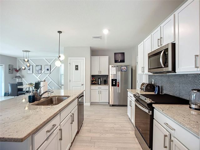 3231 HILLTOP CIRCLE, Bradenton, FL 34211