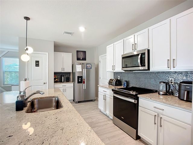 3231 HILLTOP CIRCLE, Bradenton, FL 34211