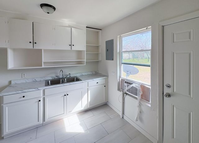 1207 W 9th Street, Freeport, TX 77541