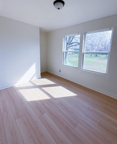 1207 W 9th Street, Freeport, TX 77541