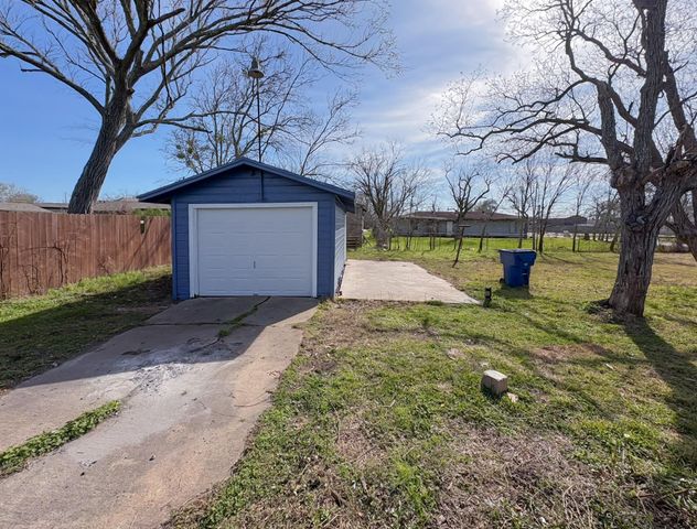 1207 W 9th Street, Freeport, TX 77541