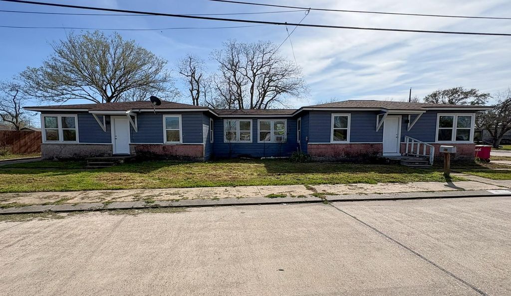 1207 W 9th Street, Freeport, TX 77541