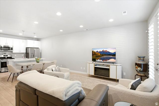 11123 S KESTREL RISE RD, South Jordan, UT 84009