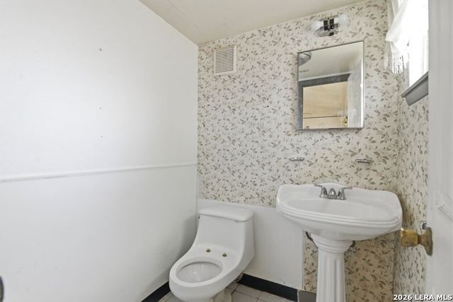 1366 W VILLARET BLVD, San Antonio, TX 78224