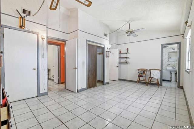 1366 W VILLARET BLVD, San Antonio, TX 78224