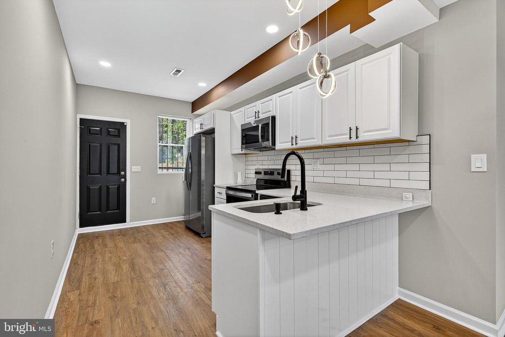 Image 3 of property listing at 1912 DIVISION ST, Baltimore, MD 21217