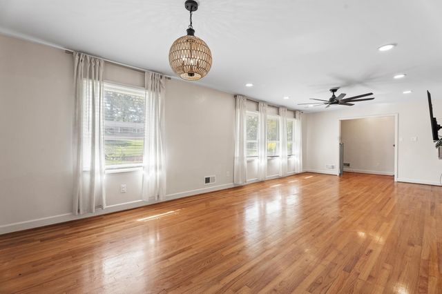 220 Holly Drive, Spartanburg, SC 29301