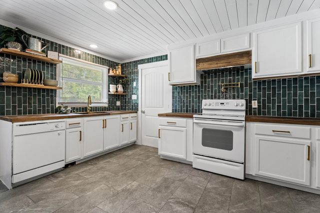 220 Holly Drive, Spartanburg, SC 29301