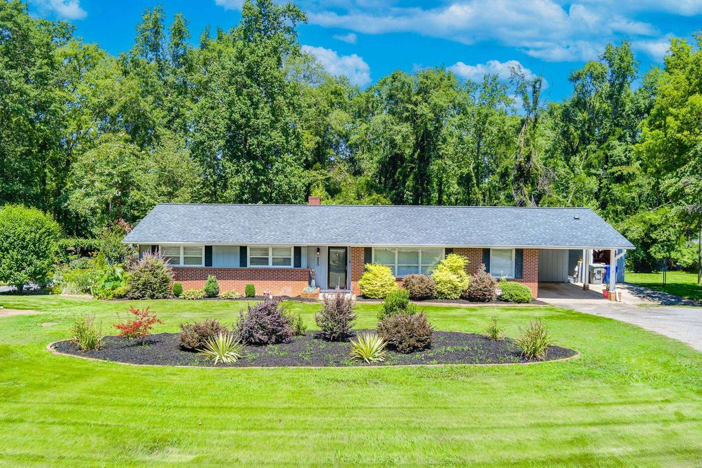 220 Holly Drive, Spartanburg, SC 29301
