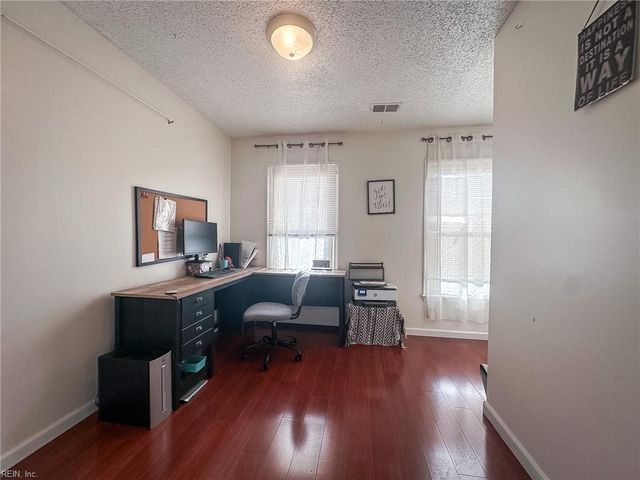 2064 Dolina DR, Virginia Beach, VA 23464