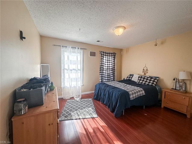 2064 Dolina DR, Virginia Beach, VA 23464