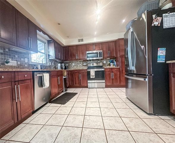 2064 Dolina DR, Virginia Beach, VA 23464